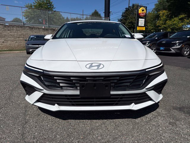 Used 2026 Hyundai Elantra SE FWD image 2