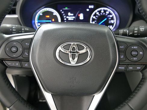 Used 2023 Toyota Venza XLE AWD/4WD image 16