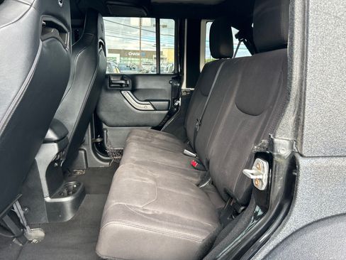 Used 2017 Jeep Wrangler Unlimited Sport w/ Quick Order Package 23S AWD/4WD image 8