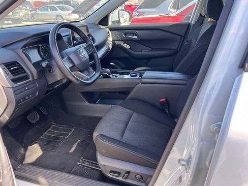 Used 2025 Nissan Rogue SV image 7