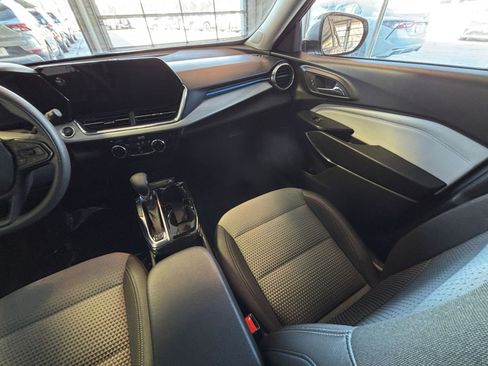 Used 2025 Chevrolet Trax LT image 39