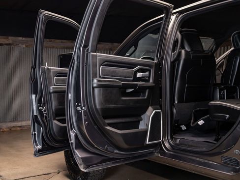 Used 2024 RAM 2500 Laramie w/ Night Edition image 28