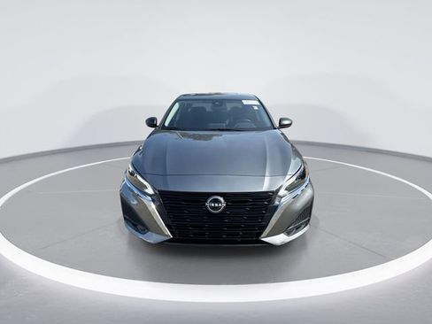 Used 2024 Nissan Altima 2.5 SV FWD image 3
