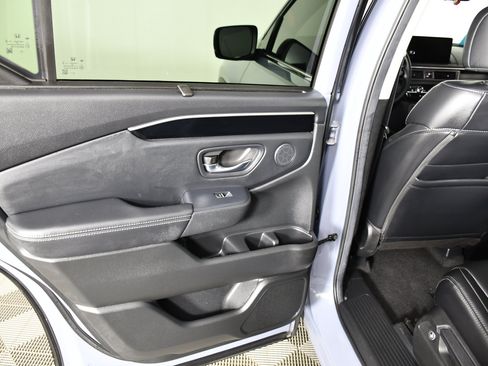 Used 2025 Honda Pilot Touring image 46