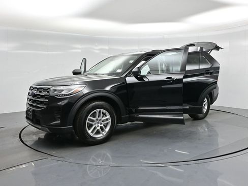 New 2025 Ford Explorer Active image 32