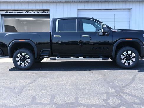 New 2026 GMC Sierra 3500 Denali w/ Denali Reserve Package image 3