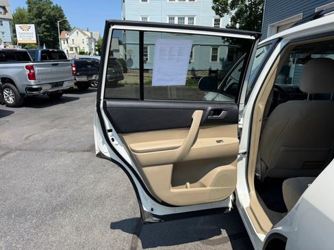 Used 2013 Toyota Highlander Plus AWD/4WD image 32