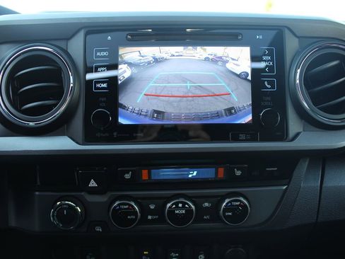 Used 2017 Toyota Tacoma TRD Sport w/ Premium & Technology Package image 33