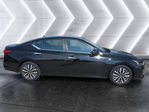 Used 2025 Nissan Altima 2.5 SV FWD image 4