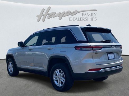 Used 2025 Jeep Grand Cherokee Laredo RWD image 7