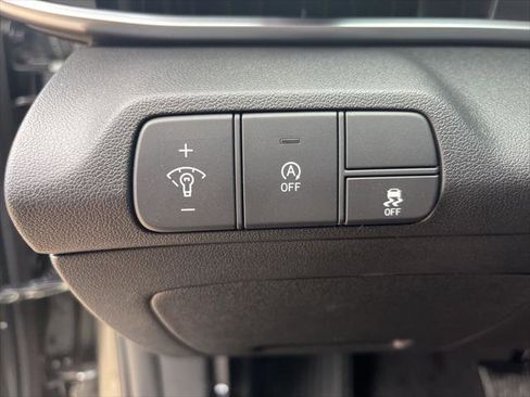 Used 2025 Hyundai Elantra SE image 9