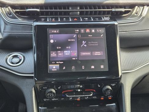 Used 2025 Jeep Grand Cherokee L Altitude AWD/4WD image 16