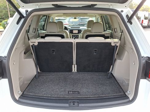Used 2021 Volkswagen Atlas SEL Premium image 32