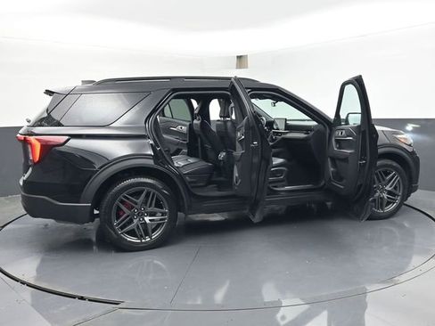 Used 2025 Ford Explorer ST-Line w/ ST-Line Street Pack AWD/4WD image 48