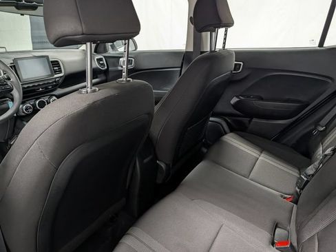 Used 2020 Hyundai Venue SEL FWD image 12