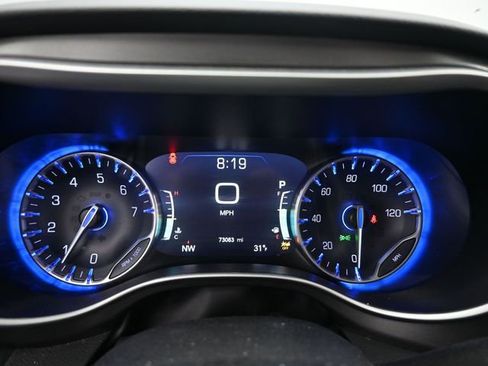 Used 2023 Chrysler Pacifica Touring-L image 17