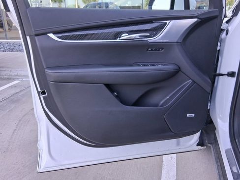 Used 2022 Cadillac XT6 Premium Luxury w/ Technology Package FWD image 16