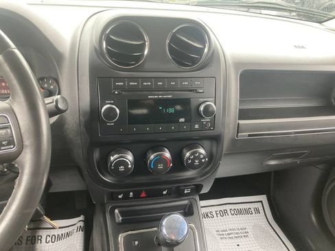 Used 2015 Jeep Patriot High Altitude AWD/4WD image 23
