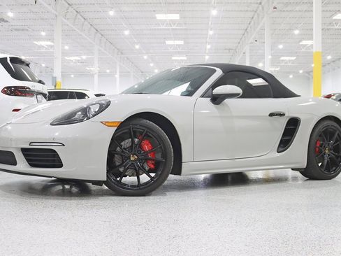 Used 2018 Porsche 718 Boxster S image 3