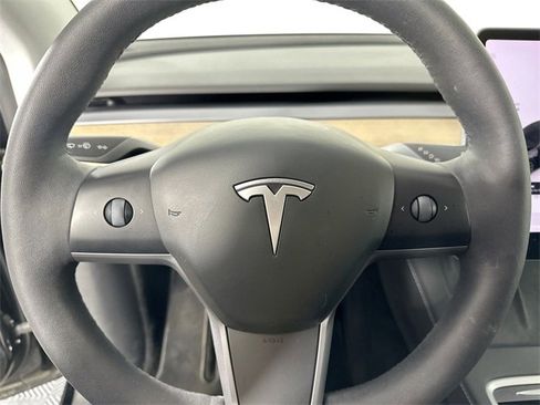 Used 2023 Tesla Model Y Long Range image 19
