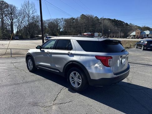 Used 2023 Ford Explorer XLT image 5