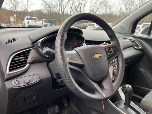 Used 2020 Chevrolet Trax LS image 14