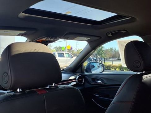 Used 2025 Chevrolet Trax RS w/ Sunroof Package image 26