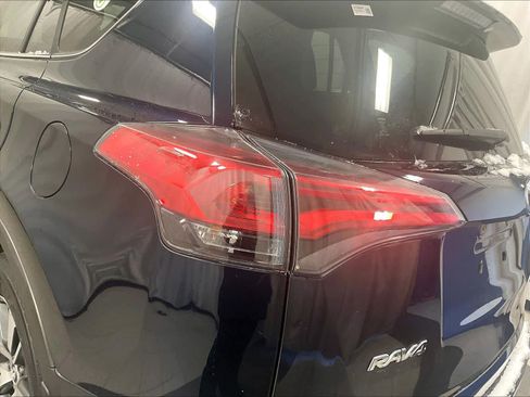 Used 2018 Toyota RAV4 XLE image 34