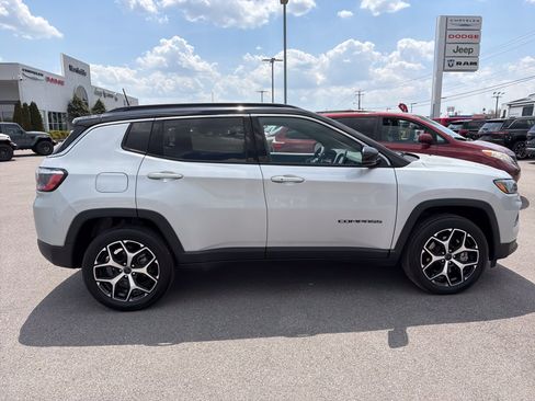 Used 2025 Jeep Compass Limited AWD/4WD image 5
