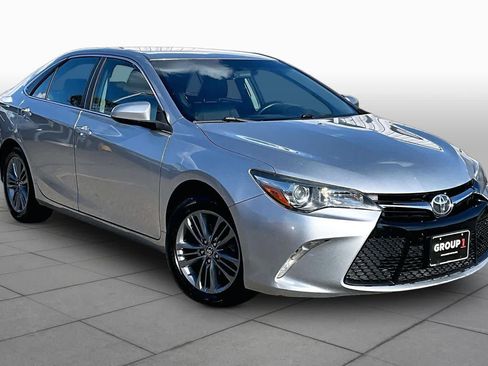 Used 2017 Toyota Camry SE FWD image 3