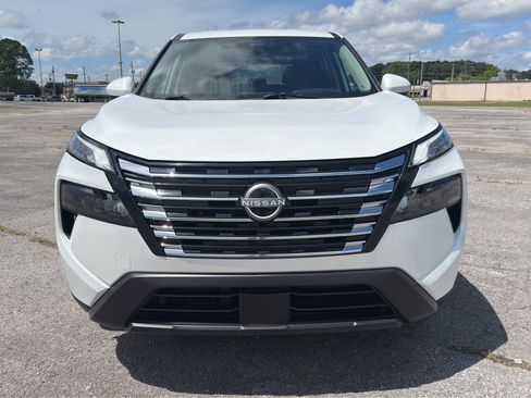 Certified 2025 Nissan Rogue SV FWD image 8