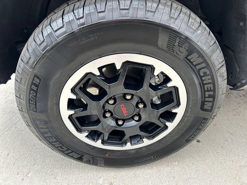 Certified 2025 Toyota Tacoma SR5 AWD/4WD image 16