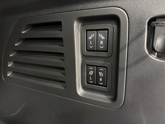 Used 2026 Buick Enclave Sport Touring w/ Power Package FWD image 37