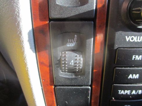 Used 2004 Volkswagen Passat GLX image 9