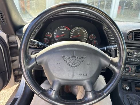 Used 2002 Chevrolet Corvette Coupe w/ Preferred Equipment Group2 image 10
