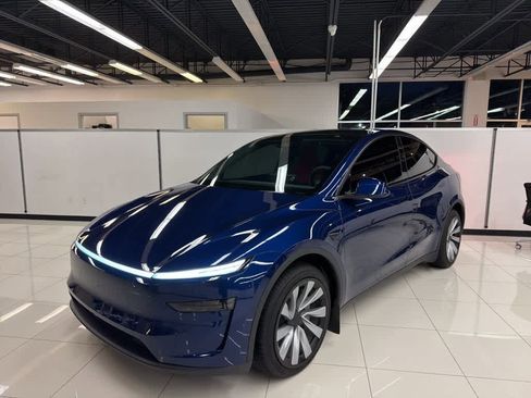 Used 2026 Tesla Model Y AWD image 2
