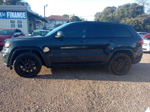 Used 2018 Jeep Grand Cherokee Altitude image 4