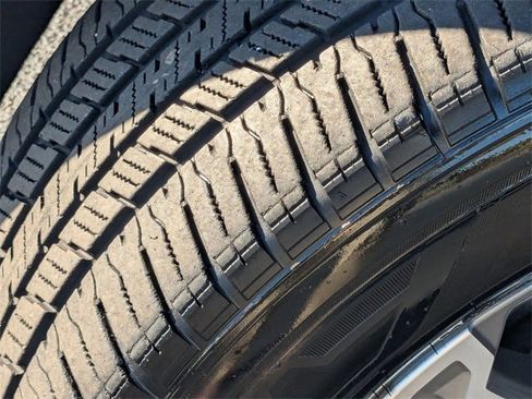 Used 2020 GMC Sierra 1500 SLT image 11