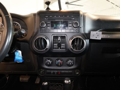 Used 2013 Jeep Wrangler Unlimited Sport AWD/4WD image 10