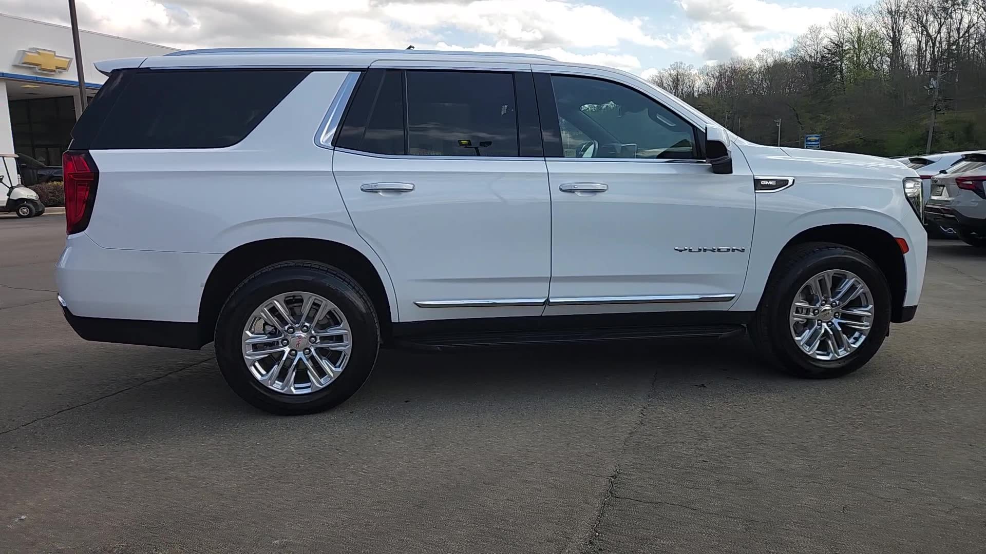 Used 2024 GMC Yukon SLT AWD/4WD image 8