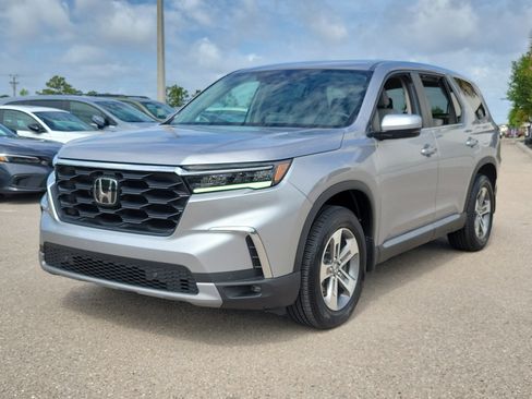 Used 2025 Honda Pilot EX-L image 3