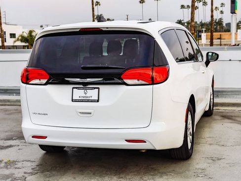 Used 2024 Chrysler Voyager LX image 9