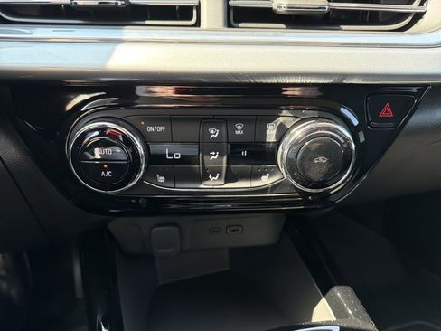 New 2026 Chevrolet Trax LT w/ LT Convenience Package FWD image 17