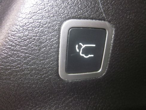 Used 2018 Chrysler Pacifica Limited image 7