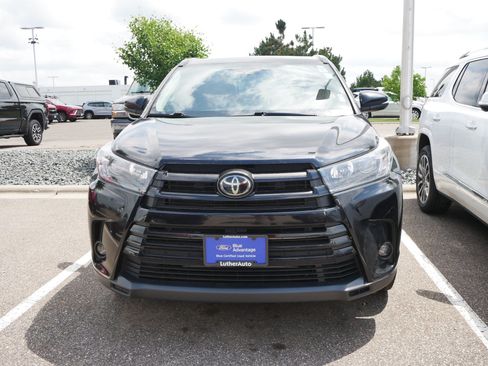 Used 2019 Toyota Highlander SE AWD/4WD image 2