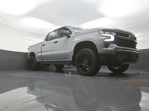 Used 2024 Chevrolet Silverado 1500 LT Trail Boss w/ Convenience Package II AWD/4WD image 9
