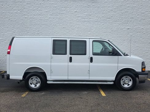 Used 2025 Chevrolet Express 2500 w/ Driver Convenience Package RWD image 4