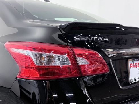 Used 2018 Nissan Sentra NISMO FWD image 10
