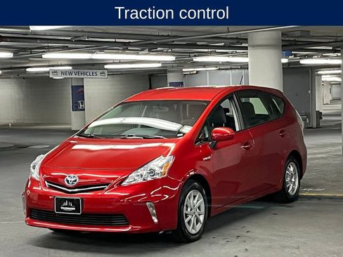Used 2014 Toyota Prius V Five image 4