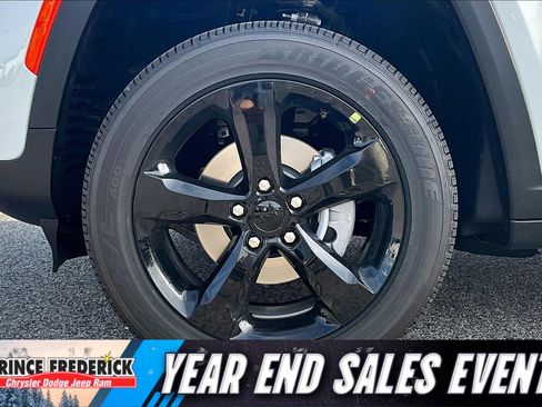 New 2025 Jeep Grand Cherokee 4WD image 12